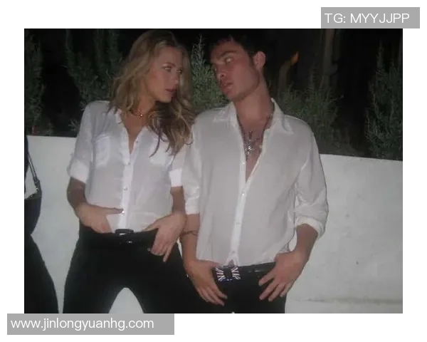 布克与女明星深夜约会疑似恋情曝光 绯闻背后真相引发热议 布克与女明星深夜约会疑似恋情曝光 绯闻背后真相引发热议