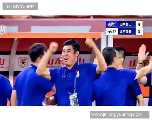 球迷怒火中烧季后赛争议引爆社交媒体讨论赛场外的激烈反响 球迷怒火中烧季后赛争议引爆社交媒体讨论赛场外的激烈反响